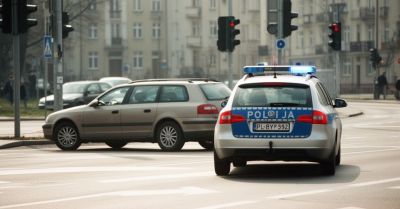 Kierowca z prawie 2 promilami omal nie najechał na radiowóz